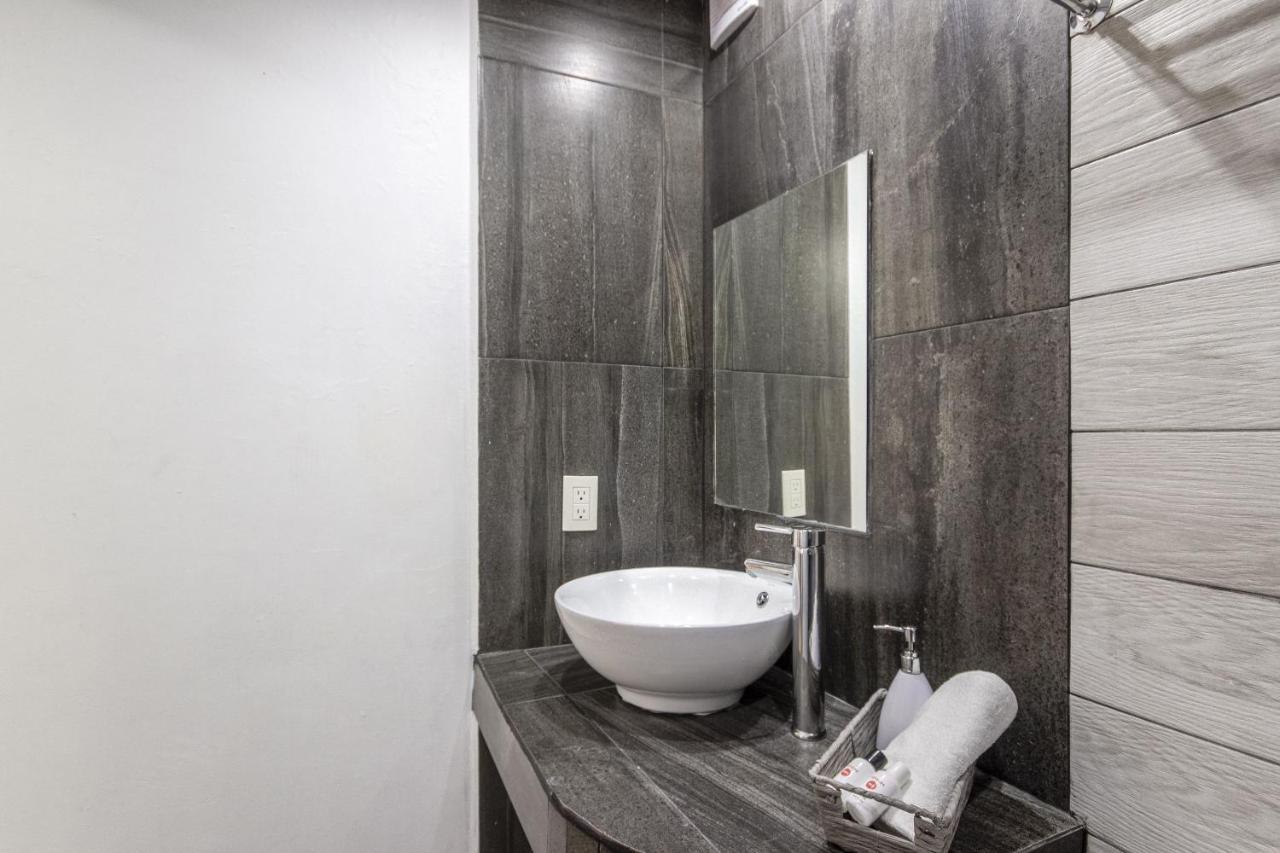 Oyo La Coleccion Hotel
