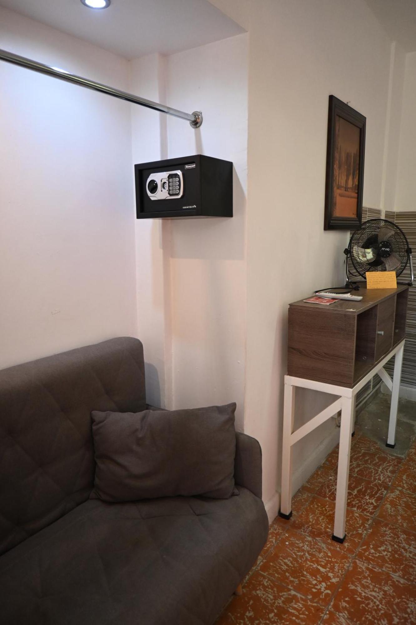 Oyo La Coleccion Hotel